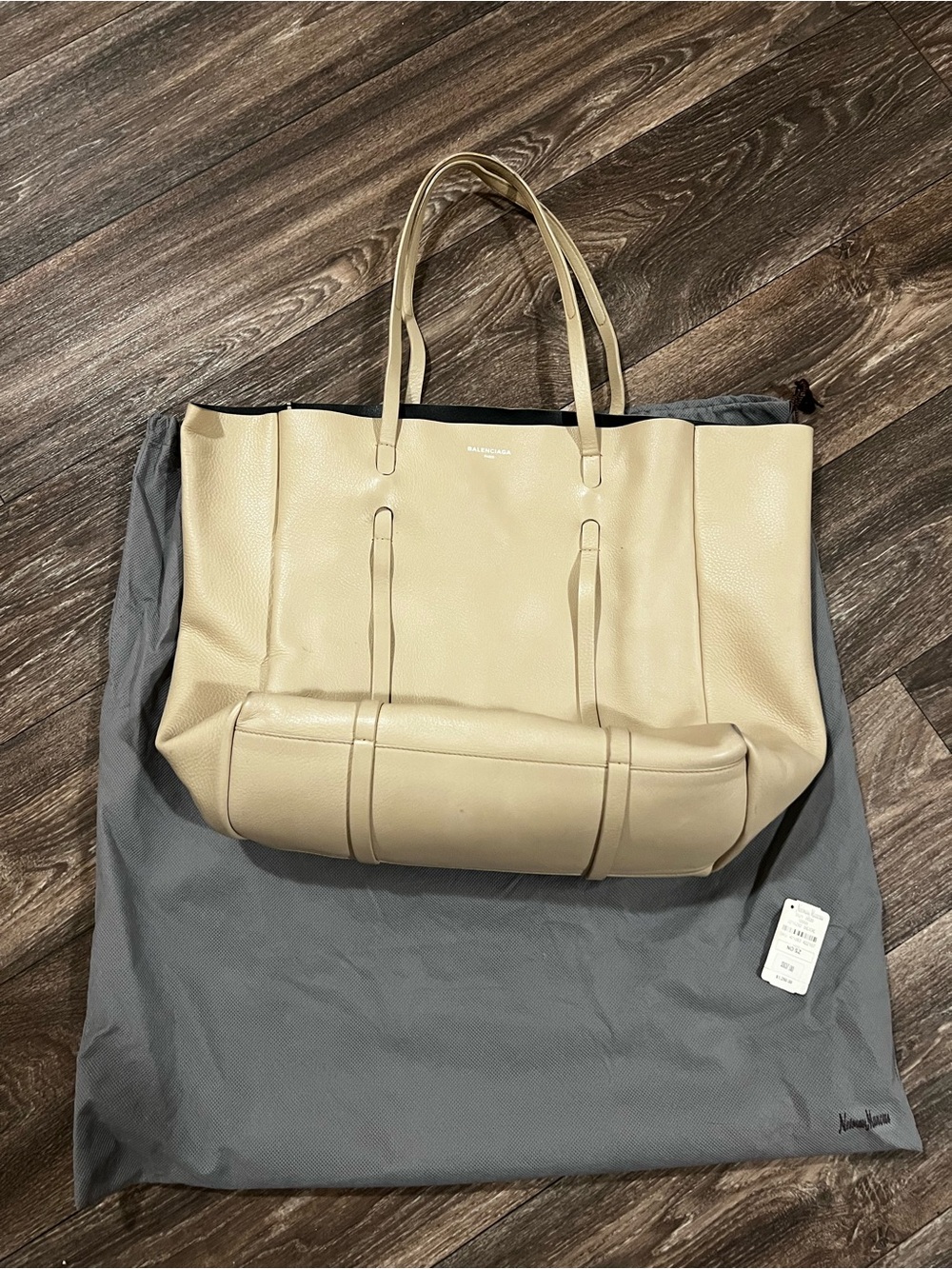 Balenciaga Everyday Beige Leather Tote Bag in Neutral Cream Tone